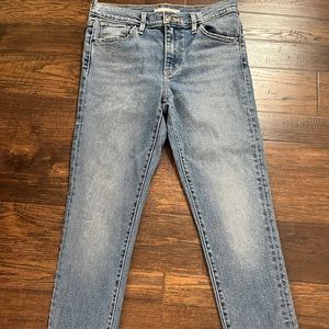 LEVI’S: 721 High Rise Skinny Jeans